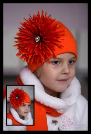 Оранжевая шапка с астрой "Аэлита"..