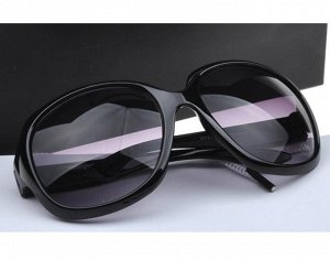 Солнцезащитные очки простые черные
