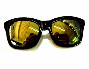 Солнцезащитные очки черные с желто-зелеными стеклами