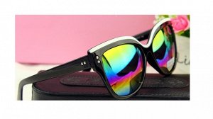 Солнцезащитные очки  черные с белой полосой со стеклами хамелеон