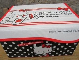 Коробка черно-белая с красным "Китти"