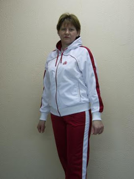 Зрелая в спортивном костюме