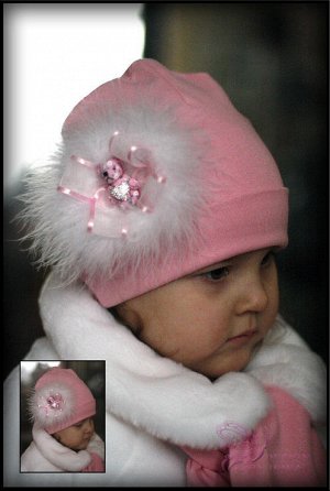 Розовая шапочка с композици "Влюбленный мишка". с шарфом