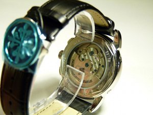 часы кварцевый механизм, кожаный ремешок корпус размер 3,5 см х 3см