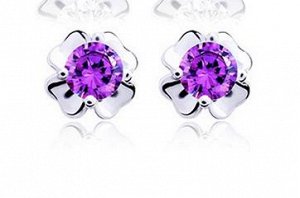 Серьги из стерлингового серебра украшенные искусственными камнями фиолетового цвета