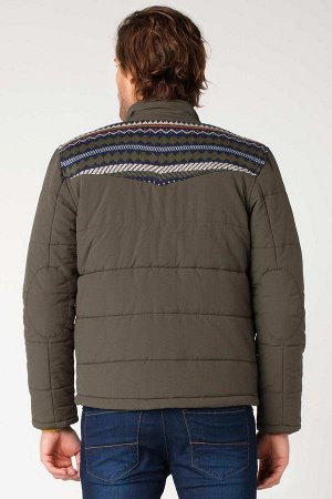куртка %100 Poliamid Параметры модели: Рост: 1,87м, грудь:100см,  талия: 83см, бедра: 100см
Надет размер: M