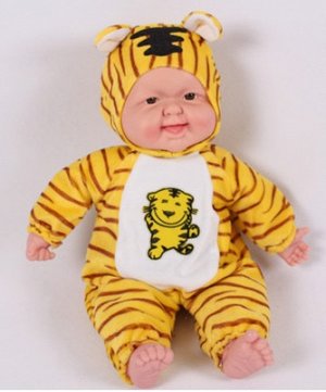2133424 Интерактивная кукла в одежде с тигром. Высота 45 см. При касании начинает смеяться