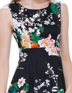 Короткое платье с крупным цветочным рисунком
