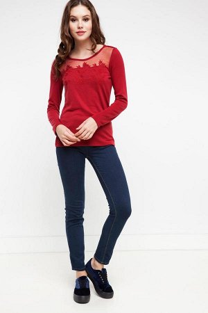 Футболка %67 polyester %33 viskoz Modelin lleri: Boy: 1,74 Gs: 85 Bel: 61 Basen: 90
Numune Bedeni: S