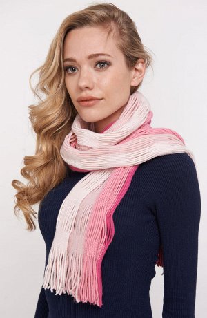 розовый Состав:	80% шерсть, 20% п/акрил
Описание:

Оригинальный женский зимний шарф с вывязанными, тонкими прожилками. Перетекающие цвета создают незаурядные полоски. Связан на итальянском оборудовани