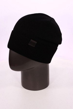 черный Состав:	50% wool, 50% polyacrylic
Мужская зимняя стильная шапка с кожаным ремешком-застежкой сзади. Гладкая вязка из качественной шерсти, широкий практичный рельефный отворот. Внутри утепленная