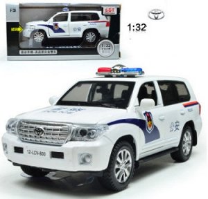 Модель полицейского автомобиля (1:32)