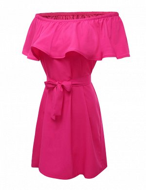 Ярко-розовое платье с обнаженными плечами