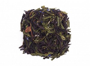 чай В состав этого напитка входит смесь классических сортов чёрного и зелёного чая, лист и кусочки ягод клубники, синий василёк, натуральные ароматические масла.