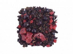 чай В состав входит классический ганпаудер, небольшие розовые цукаты, придающие этому чаю особое очарование, цельные ягоды ароматной чёрной смородины и натуральные ароматические масла.