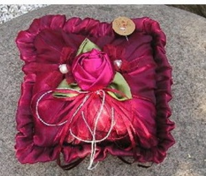 Ароматическое саше розы, наполненое мелкими частицами ароматических растений