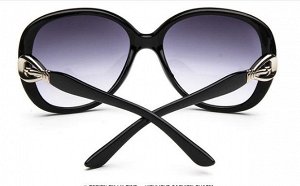 Солнцезащитные очки черные с "замочком" на дужке