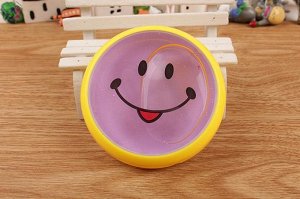 лизун Лизун смайлик, - яркая игрушка, от которой любой ребенок, будет в абсолютном восторге. Упакованы в круглую форму с изображением мордашки, обод можно использовать как браслетик.