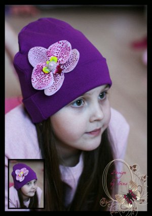 Фиолетовая шапка с мраморной орхидеей...