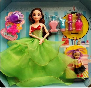 Кукла в зеленом платье в комплекте с дочкой и аксессуарами