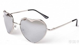 Солнцезащитные очки в форме сердца с зеркальными стеклами