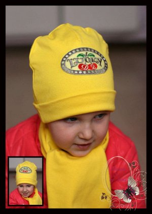 Желтая шапка «Лаки»...
