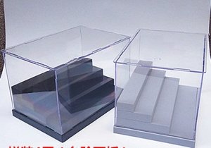 подставка с прозрачным чехлом от пыли для мелких игрушек, для изделий ручной работы; цвет ЧЁРНЫЙ; материал прозрачный пластик