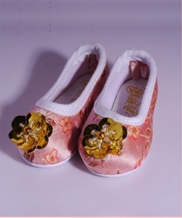 2286257 обувь на куклу декорированная цветком PS032: цвет РОЗОВЫЙ: материал кожзам пластик; размер куклы см: 60