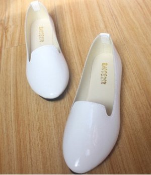 Туфли лакированные на плоской подошве; цвет БЕЛЫЙ; материал PU; размер: 35