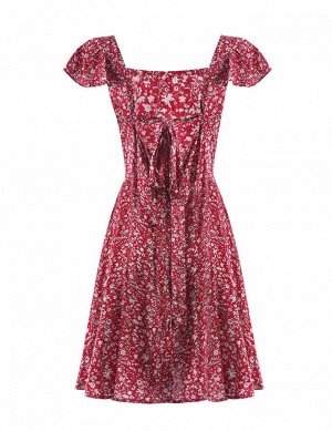 Короткое красное платье с цветочным узором и открытой спиной