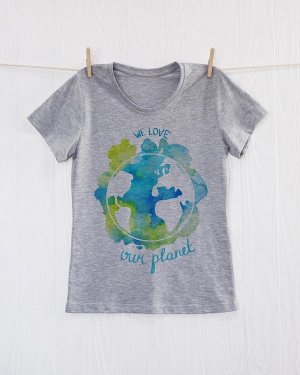 Женская футболка серая с принтом Голубая планета