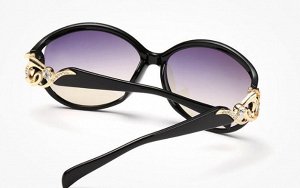 Солнцезащитные очки черные с красивыми завитушками на дужках