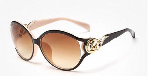 Солнцезащитные очки черно-бежевые с красивыми завитушками на дужках