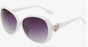 Солнцезащитные очки белые  с сердечками на дужках