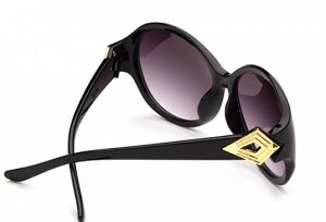 Солнцезащитные очки черные с ромбом на дужке