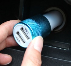 Автомобильное USB зарядное устройство с двумя входами