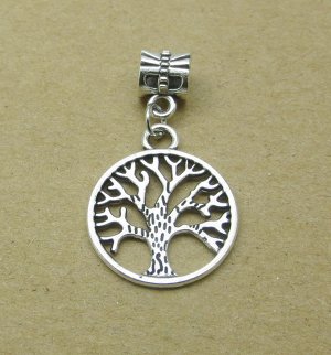 подвеска Цвет металла: серебро Денежное дерево - на достаток и благополучие. Дерево привлекает в Вашу жизнь ощущение радости, благоприятные стечения обстоятельств, все то, что делает вас благополучнее
