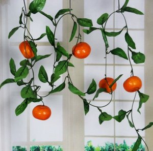 Декоративная листва с апельсинами