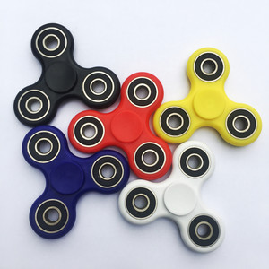 2832545 Игрушка Спиннер (hand spinner). Материал: пластик. Цена за 1 шт. Очень эффективный инструмент саморегулирования. Используйте для снятия чувства тревоги и успокоения, для уменьшения стресса и в