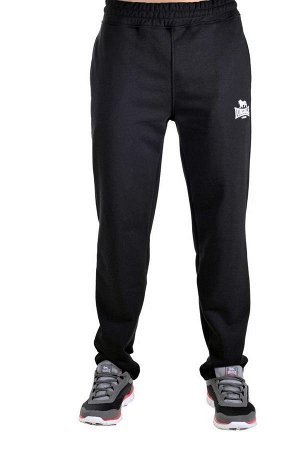 Брюки Прямые мужские тренировочные брюки от Lonsdale - свободный стиль. Материал - трикотаж. Эластичный пояс на шнурке. Модель решена в черном цвете и декорирована принтом с фирменным логотипом бренда