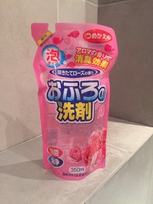 Пенящееся моющее средство для ванны Rocket SOAP с ароматом розы