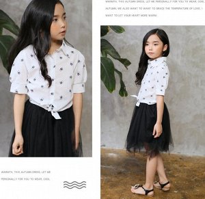 Блузка Современный дизайн и расцветка делают эту блузку стильным предметом детского гардероба. Модель можно носить как с джинсами, так и с классической юбкой. 
Соответствие размеров: длина изделия *ши