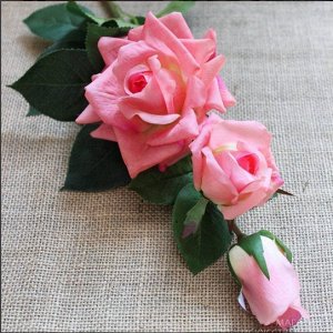 Чайная роза (1 открытый + 2 закрыты бутона). Искусственный цветок.