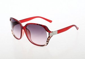 Солнцезащитные очки красно-леопардовые с серебряной прямоугольной рифленой вставкой на дужке