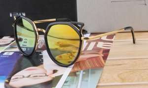 Солнцезащитные очки с желтыми зеркальными стеклами в форме многоугольника "с кошачьими ушками"