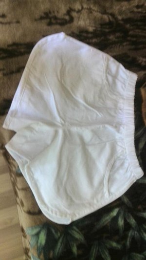Хорошие белые шорты, размер s-m