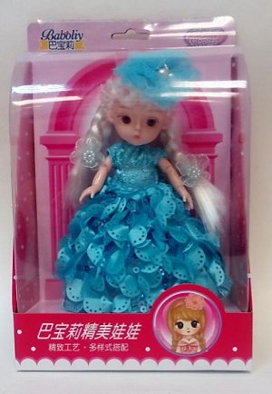 Кукла в голубом платье с бантом на голове