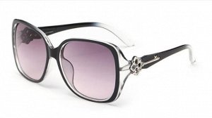 Солнцезащитные очки прозрачно-черные со вставкой в виде ключика на дужке
