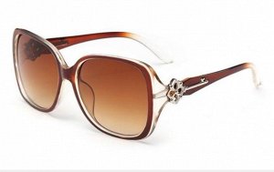 Солнцезащитные очки прозрачно-коричневые со вставкой в виде ключика на дужке