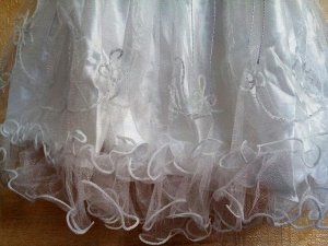 Платье нарядное с кружевом и пышной юбкой в комплекте с трусиками